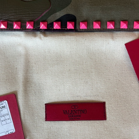 Authentic Valentino Camo clutch - Picture 10 of 14